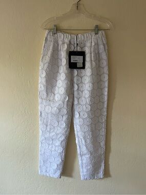 Collection PRIVEE? Cisco White Eyelet Ankle Pants with Elastic Waist